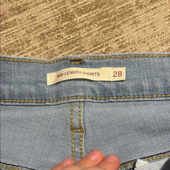 Women's Levi Jean Shorts - Picture 3 of 3